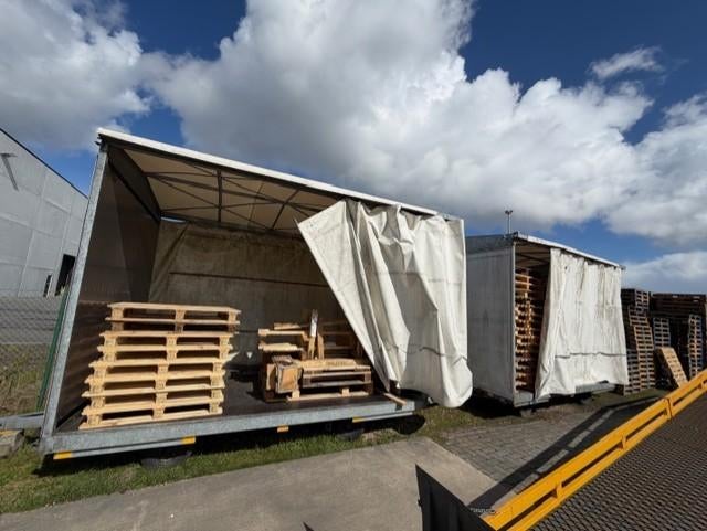 Mobiele opslagkar / rolcontainer met zeil, Ophalen