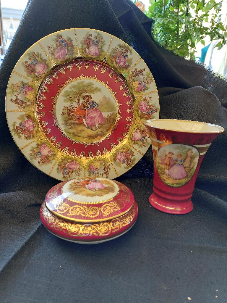 LOT FIJNE PORSELEINEN VOORWERPEN, LIMOGES EN KARLS BADER, Antiek en Kunst, Antiek | Porselein, Ophalen of Verzenden