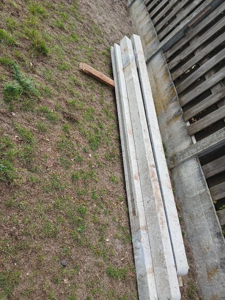 5 betonnen palen 2.9m lang enkele gleuf, Tuin en Terras, Ophalen, Nieuw, Palen