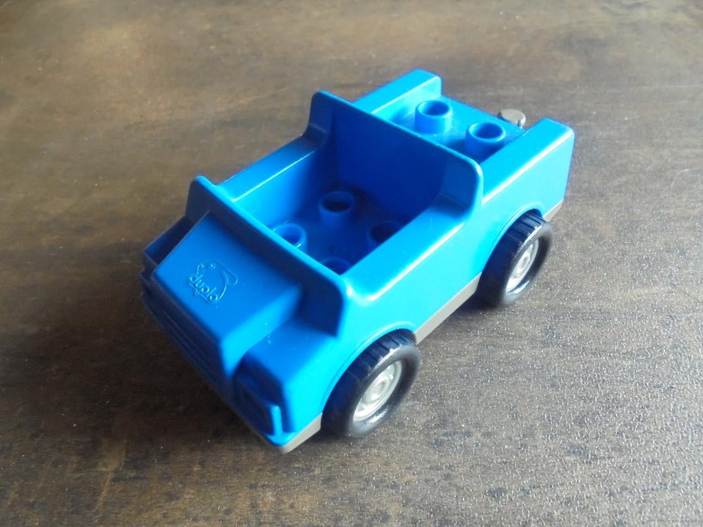 Lego Duplo Car with 2x2 Studs and Dark Gray Base(ziefoto's)2, Ophalen of Verzenden, Gebruikt, Losse stenen, Duplo
