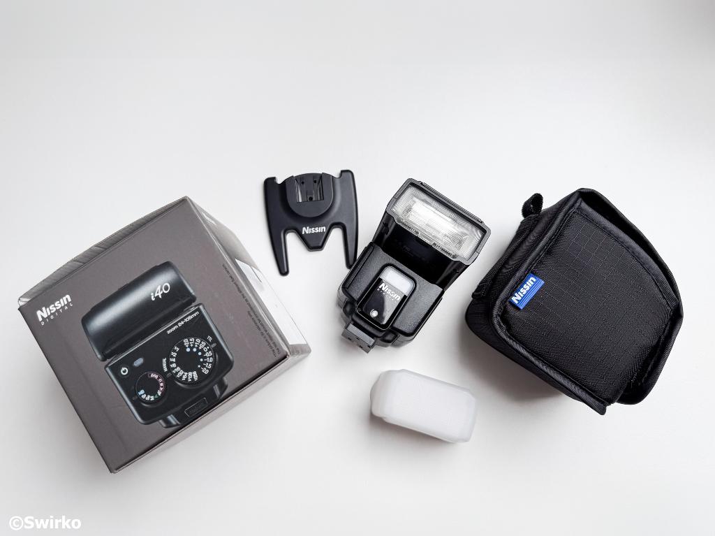 Sony Nissin i40 (nieuwstaat + doos), Audio, Tv en Foto, Ophalen of Verzenden, Zo goed als nieuw, Kantelbaar