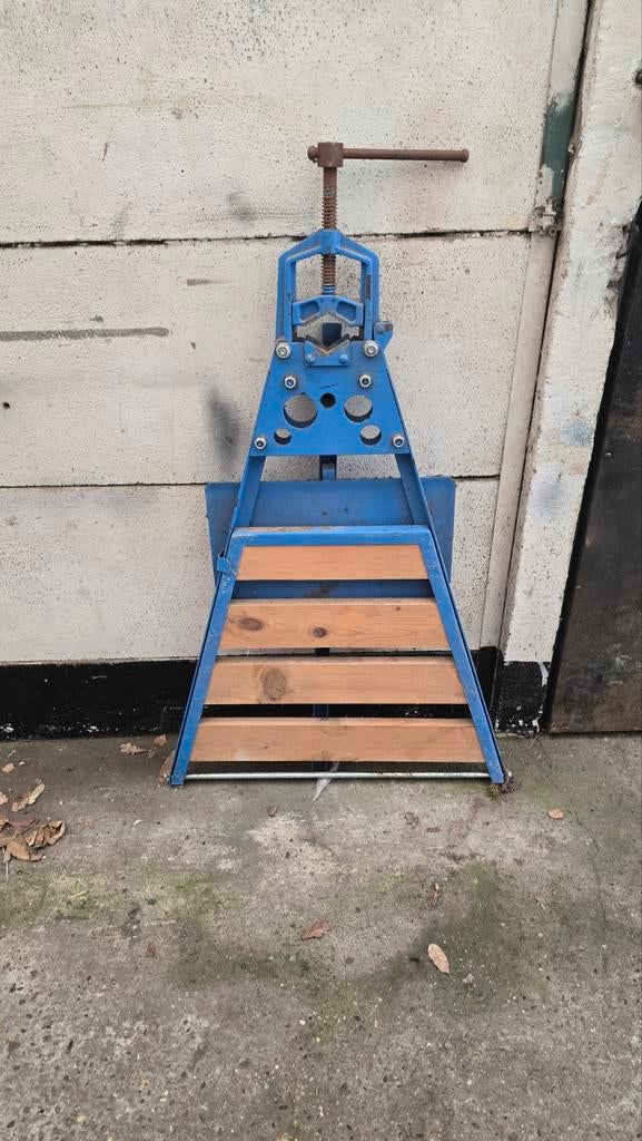 Driepikkel buizenklem, Ophalen, Zo goed als nieuw, Bankschroef