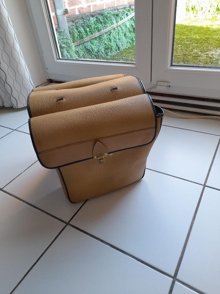 sacoches anciennes cyclo solex ou autre 2 roues, Enlèvement, Utilisé