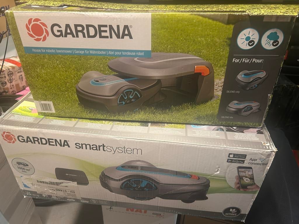 Gardena Smart Sileno Life 1000m2 avec garage, Jardin & Terrasse, Tondeuses à gazon, Comme neuf, Enlèvement ou Envoi