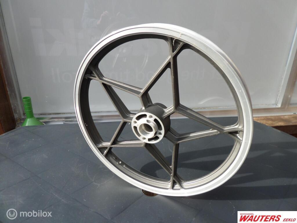 Voorwiel suzuki gt50, Motoren, Onderdelen | Suzuki, Nieuw, Ophalen of Verzenden