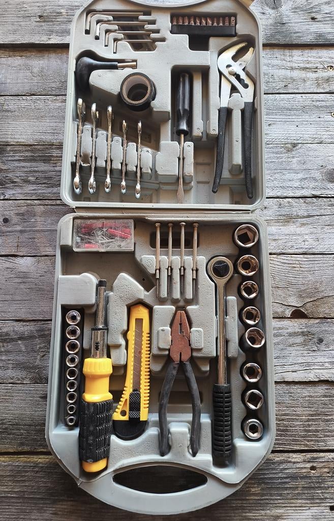 Valise à outils avec contenu — set (2 pièces manquantes), ma, Bricolage & Construction, Enlèvement, Comme neuf