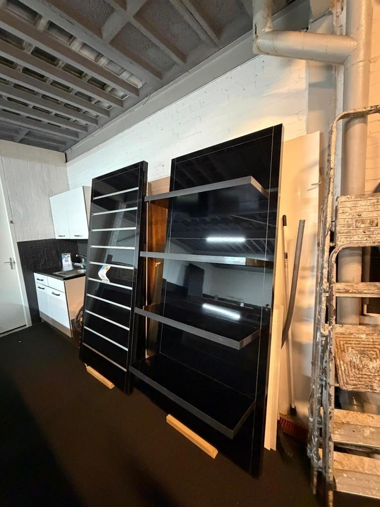 PANNEAU MURAL SUSPENDU AVEC LED COULEUR NOIRE BRILLANTE Tail, Enlèvement