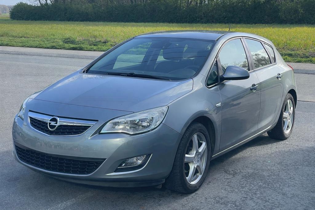 Opel Astra Cosmo 1.4 benzine, Auto's, Opel, Euro 5, Stof, Start-stop-systeem, Particulier