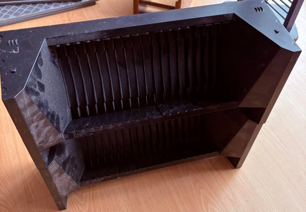 2 Kunststof cd-rekjes( in elkaar passend), Huis en Inrichting, Kunststof, Gebruikt, Ophalen of Verzenden, 25 tot 75 discs