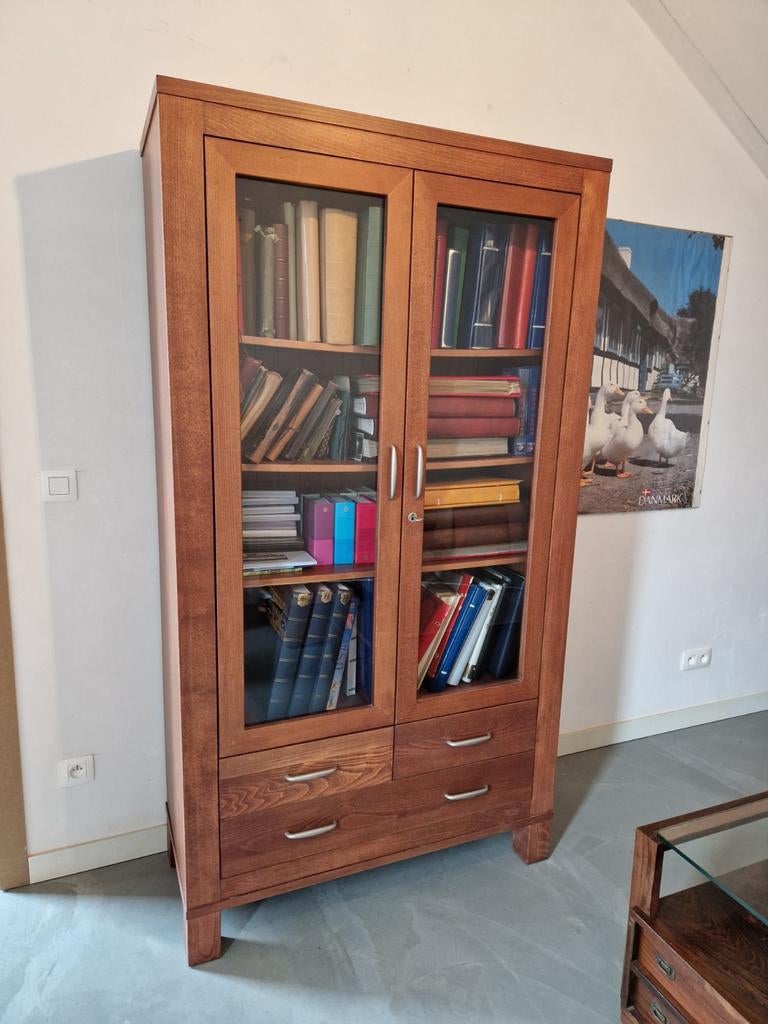 Houten vitrine kast, Enlèvement