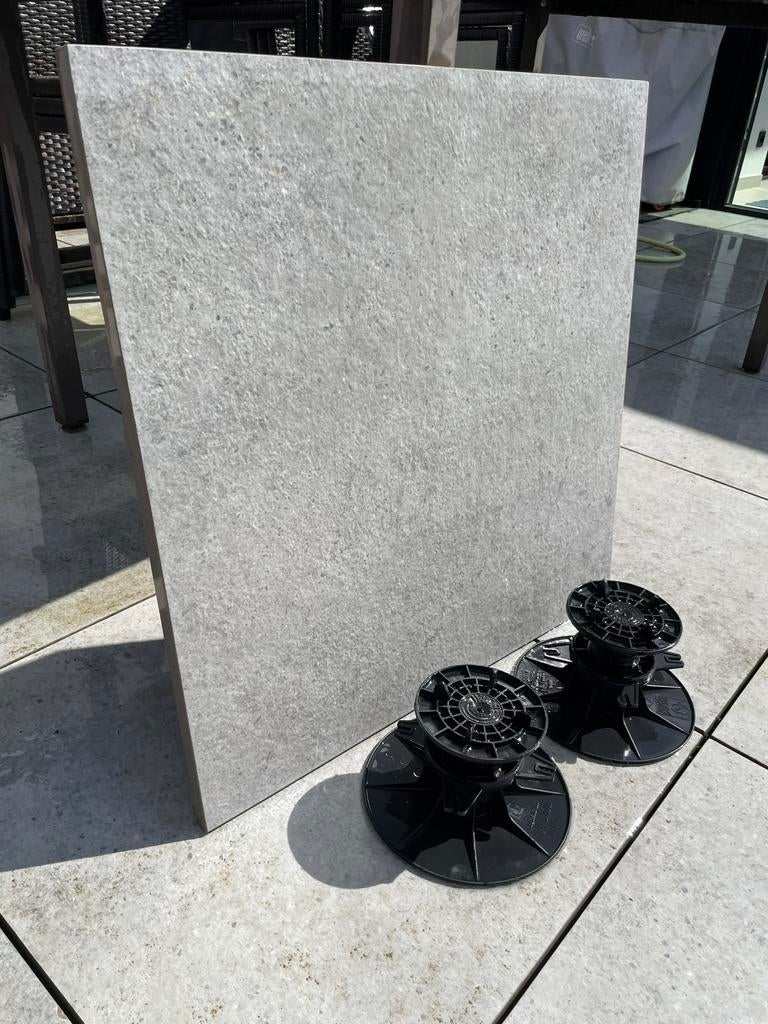 45 tegels 60x60x1,8cm en verstelbare sokkels - terras 15 m², Enlèvement, Utilisé, Autres types, Autres matériaux