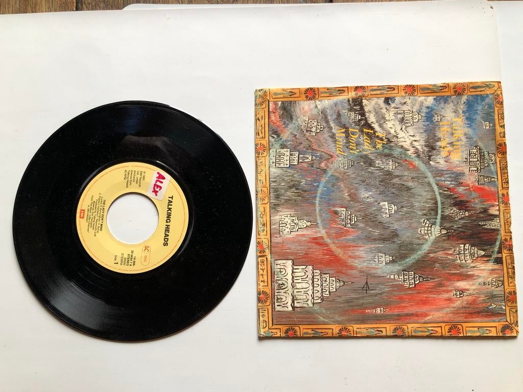 Talking Heads : ça ne dérange pas la dame (1985), Envoi, Comme neuf