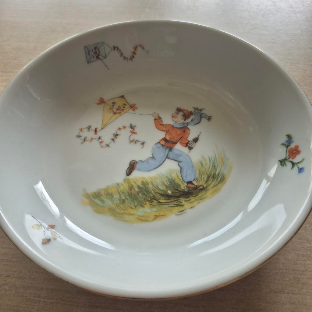 Porseleinen kinderbord, Ophalen