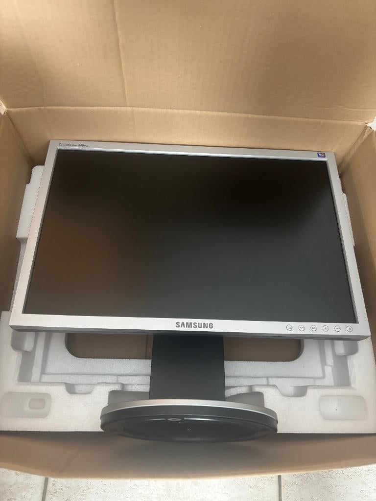 Monitor LCD 19" samsung, Computers en Software, Monitoren, Ophalen, Gebruikt, 3 tot 5 ms, In hoogte verstelbaar