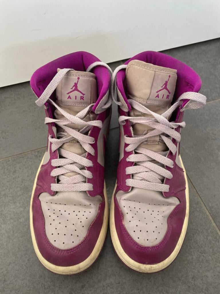 Nike Air Jordan 1 mid paars-grijs, Kleding | Dames, Ophalen, Sneakers, Grijs, Gedragen