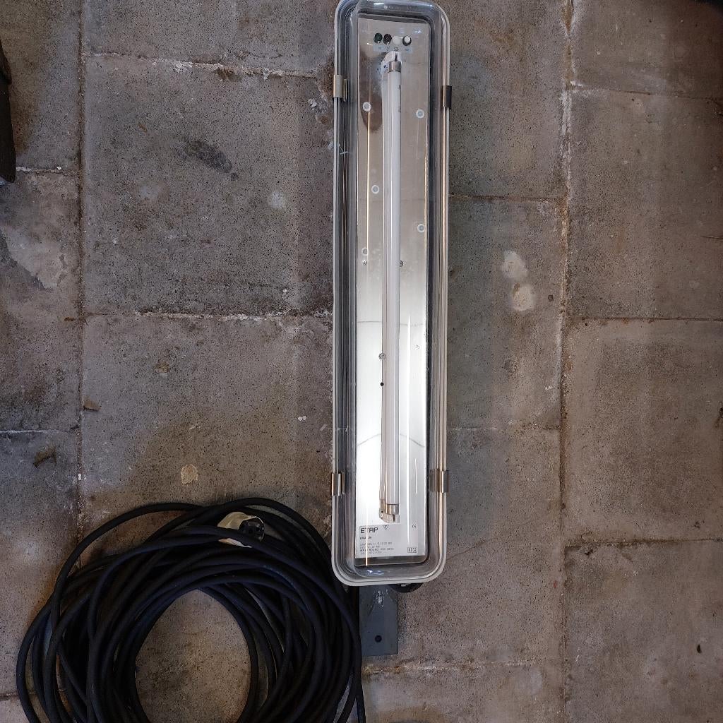 éclairage de secours (2x), Bricolage & Construction, Éclairage de chantier, Enlèvement, Comme neuf, Lampe avec luminaire