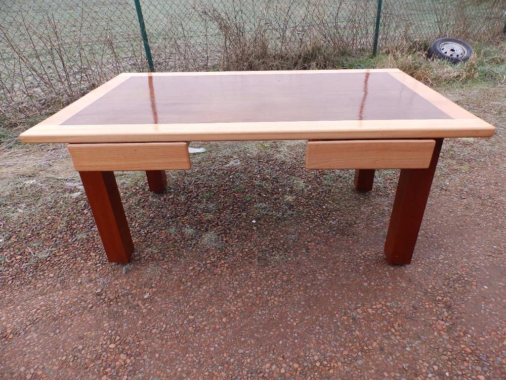 Grote kantoortafel met vintage design, Huis en Inrichting, Bureaus, Ophalen, Gebruikt