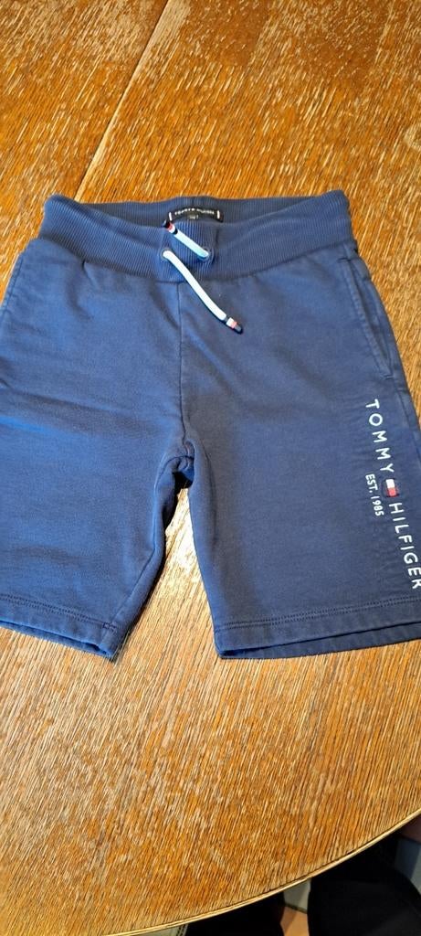 Korte broek maat 128, Tommy Hilfiger, Pantalon, Garçon, Enlèvement ou Envoi, Tommy Hilfiger
