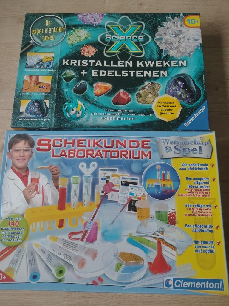2 Dozen met proefjes-materiaal. Kristal kweken + scheikunde, Ophalen of Verzenden, Zo goed als nieuw, Ontdekken