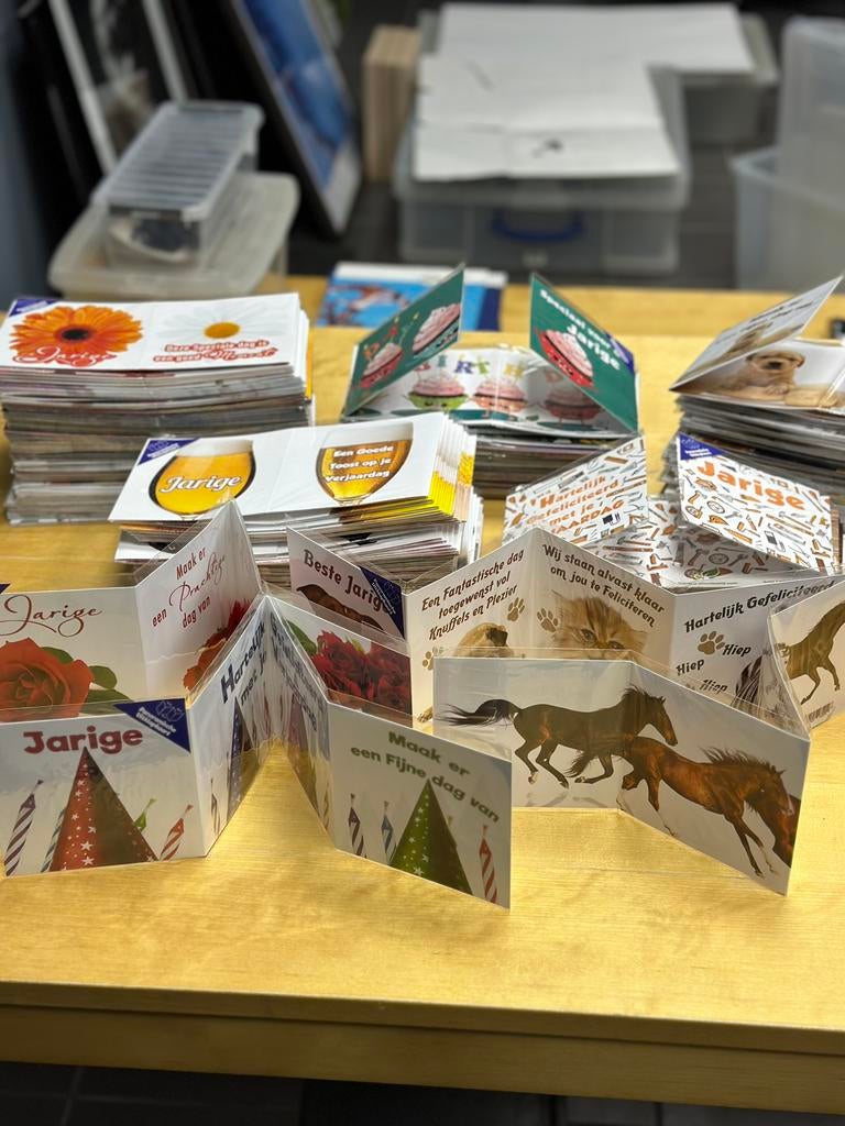 Lot verjaardagskaarten (+/- 300) lang, Ophalen of Verzenden