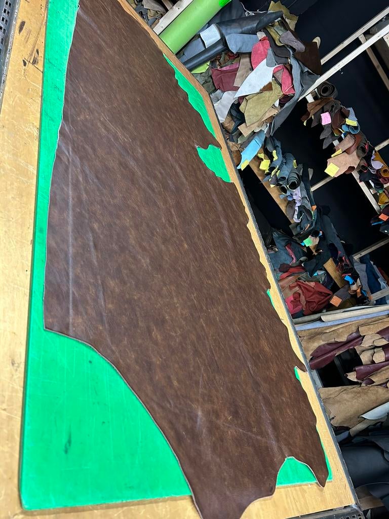 Bruin camo halve huid 1.3 mm dikte soepel A-463, Hobby en Vrije tijd, Ophalen of Verzenden, Bruin