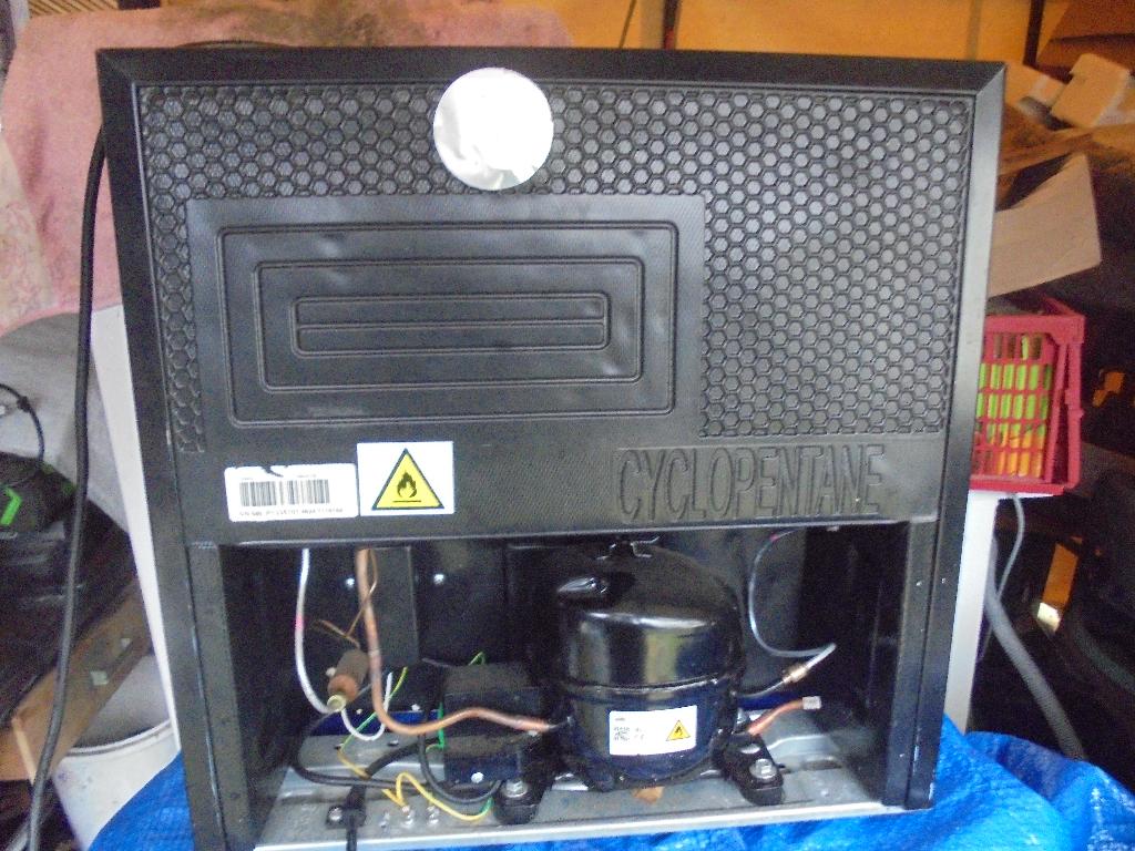 KLEINE KOELKAST, Elektronische apparatuur, Ophalen, Zonder vriesvak, Minder dan 85 cm, Zo goed als nieuw