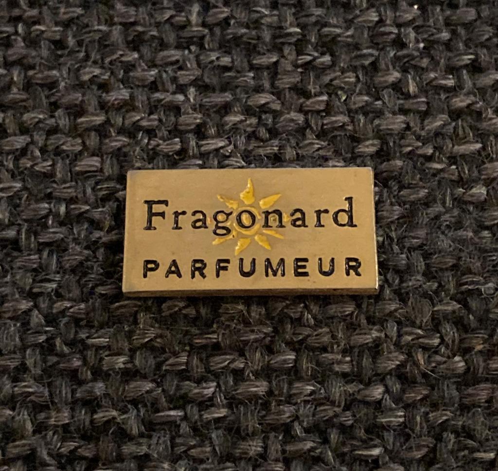 PIN - FRAGONARD - PARFUMEUR - PARFUM - PERFUME, Envoi, Utilisé, Autres sujets/thèmes, Insigne ou Pin's