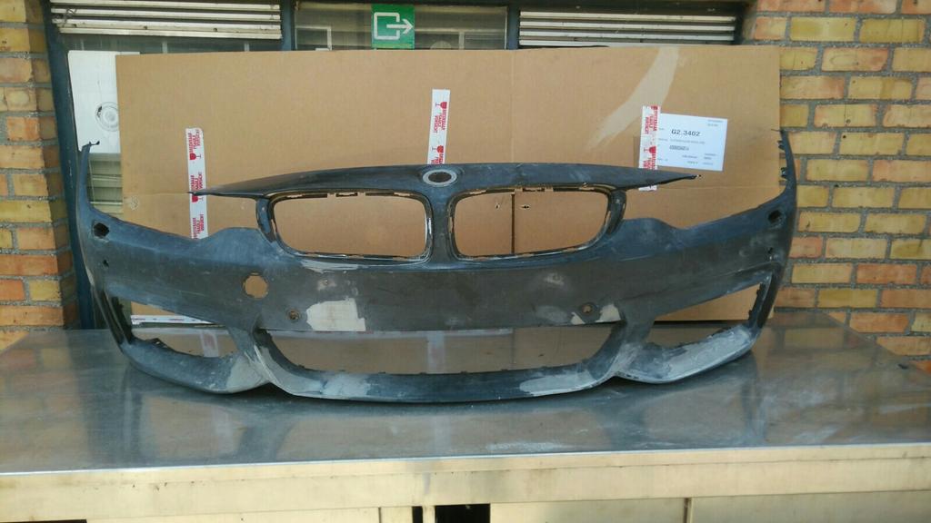 BMW 4-serie F32 F33 F36 M pakket voorbumper, Gebruikt, Voor, Ophalen of Verzenden, Bumper