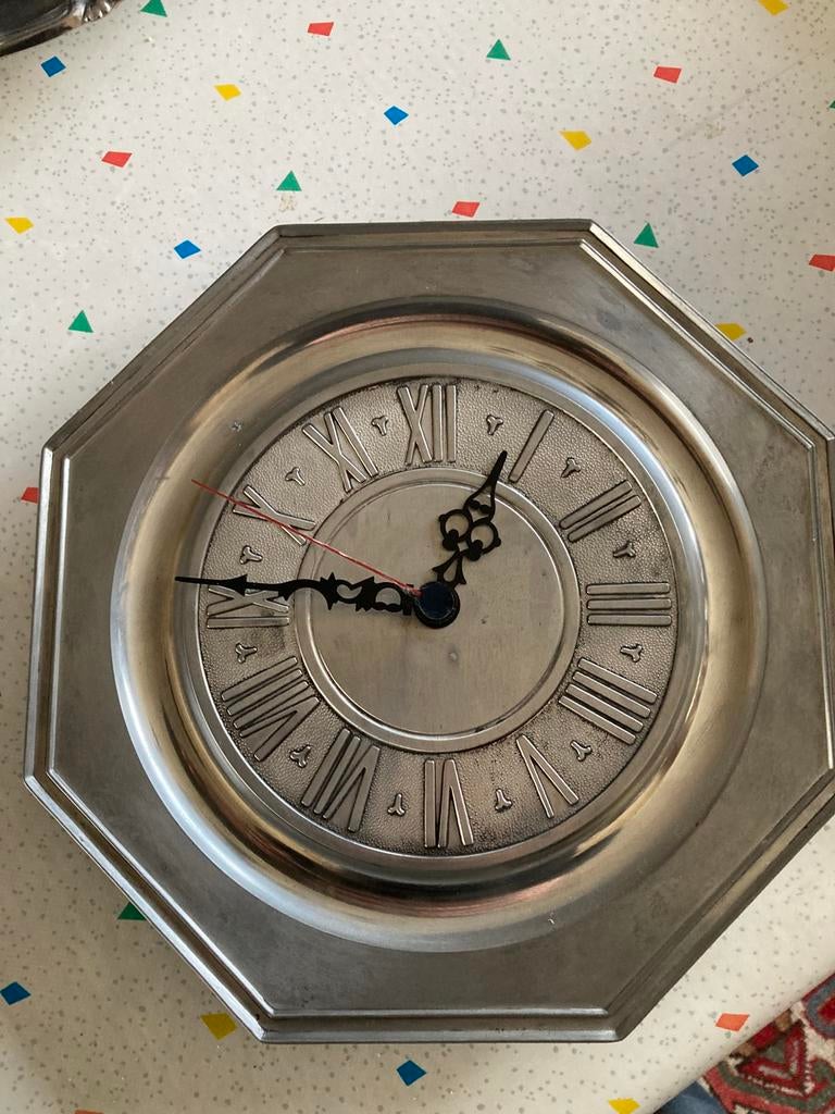 Muurklok op batterij, Huis en Inrichting, Ophalen, Zo goed als nieuw, Analoog, Wandklok