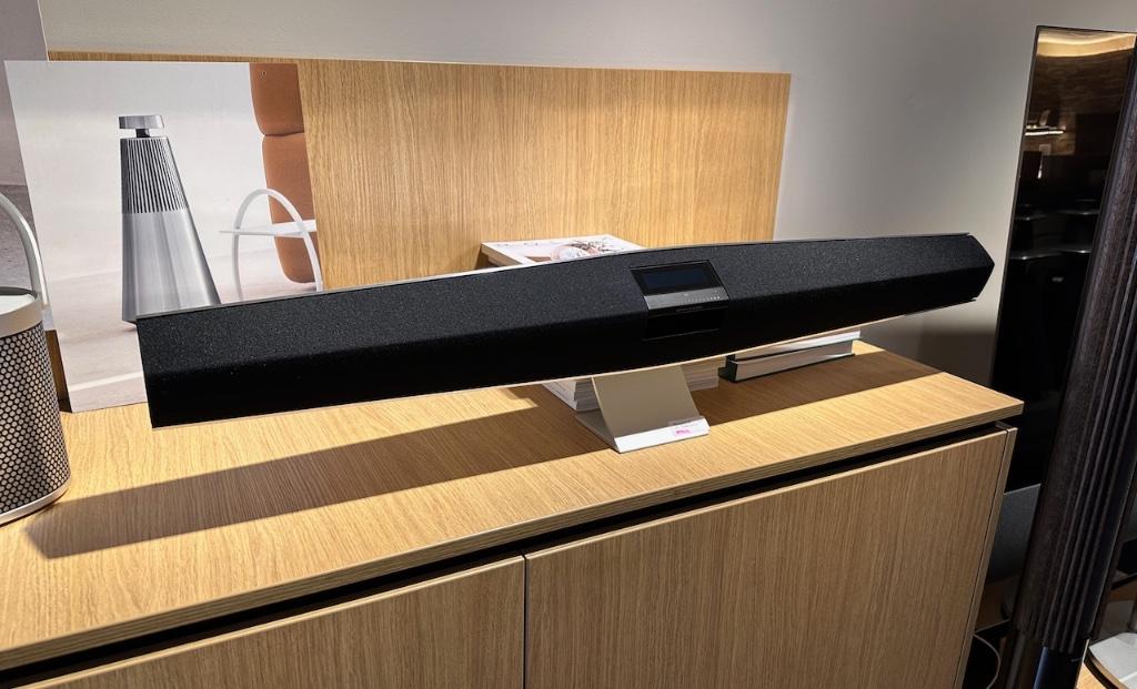 Bang & Olufsen Beosound 35 Multiroom speaker op stand B&O, Info@bang-olufsen.dk, Zo goed als nieuw, 120 watt of meer, Bang & Olufsen Alle 1 / DK-7600 Struer / Denmark