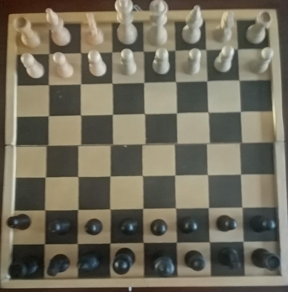 Houten schaakspel als doos uitgevoerd, Hobby en Vrije tijd, Gezelschapsspellen | Bordspellen, Zo goed als nieuw, Een of twee spelers