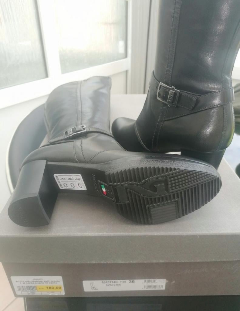 Botte la marque *Nero Giardini * femme taille 37 NEUF, Enlèvement