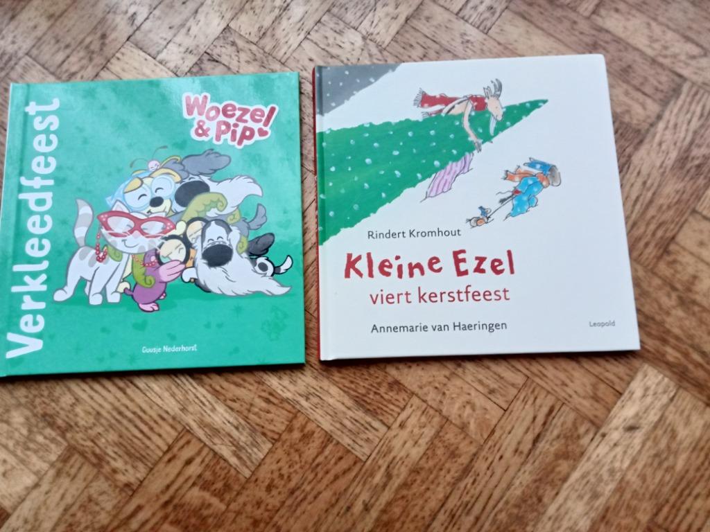 2 kleuterboekjes Woezel & Pip ; Kleine ezel viert kerstfeest, Ophalen of Verzenden, Gelezen