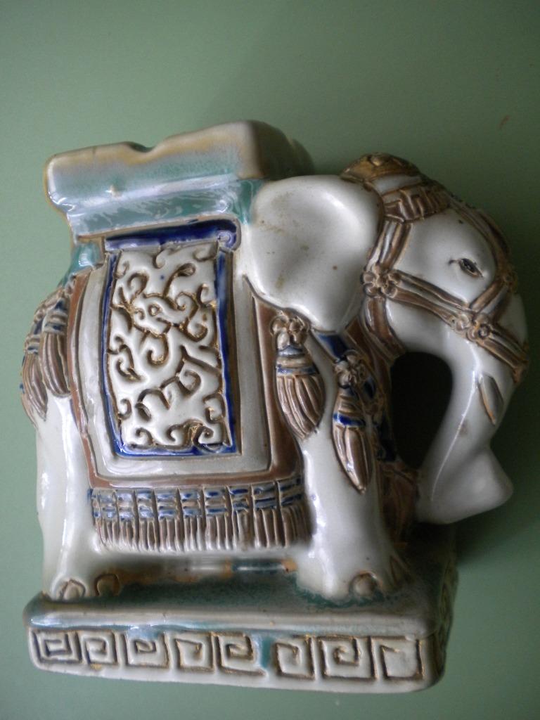 Olifantje in aardewerk / Oosters / gesigneerd  (zie foto's), Antiek en Kunst, Ophalen of Verzenden