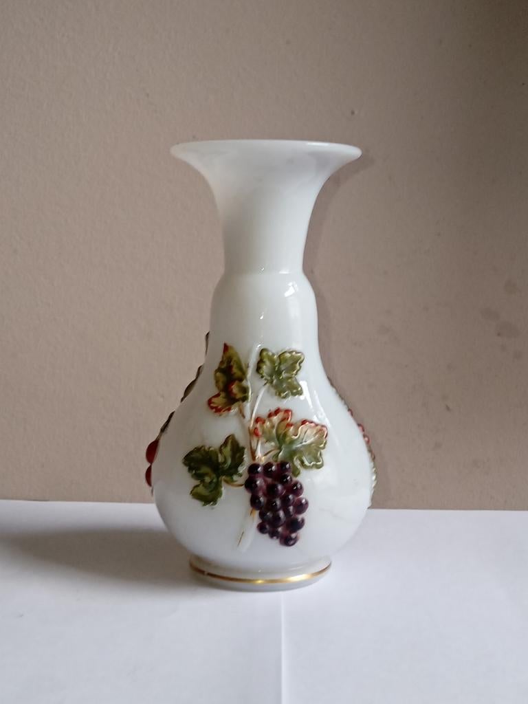 Opaline vaas versierd met fruit, Ophalen of Verzenden