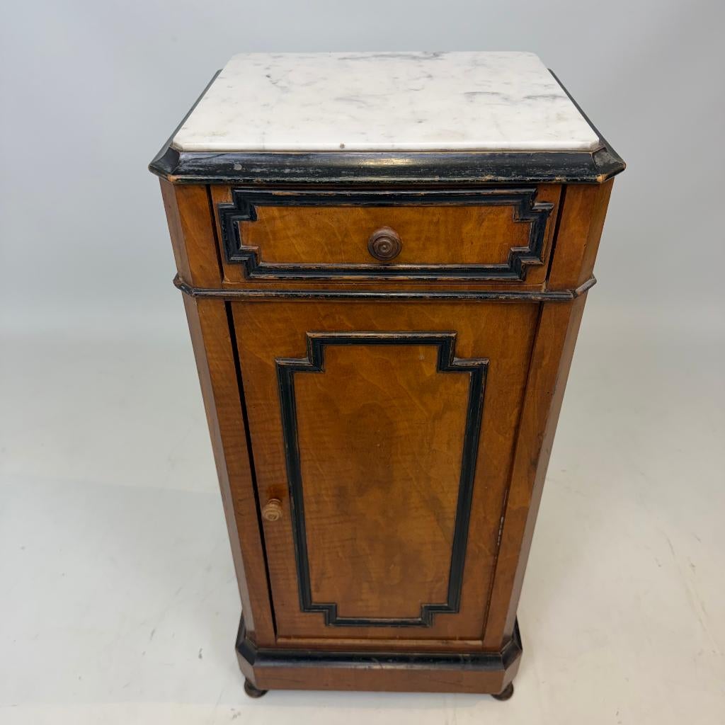 Table de chevet ancienne, Maison & Meubles, 70 cm ou plus, Enlèvement ou Envoi, Moins de 45 cm, Utilisé