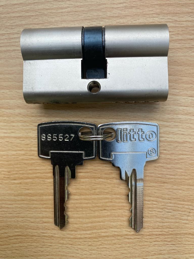 Cylindre profilé Litto en laiton nickelé 60 30-30 mm, Bricolage & Construction, Fenêtres & Moustiquaires, Neuf, Porte extérieure