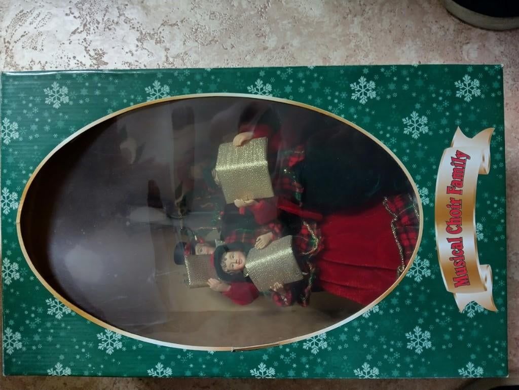 Famille de Noël musicale, Enlèvement, Neuf