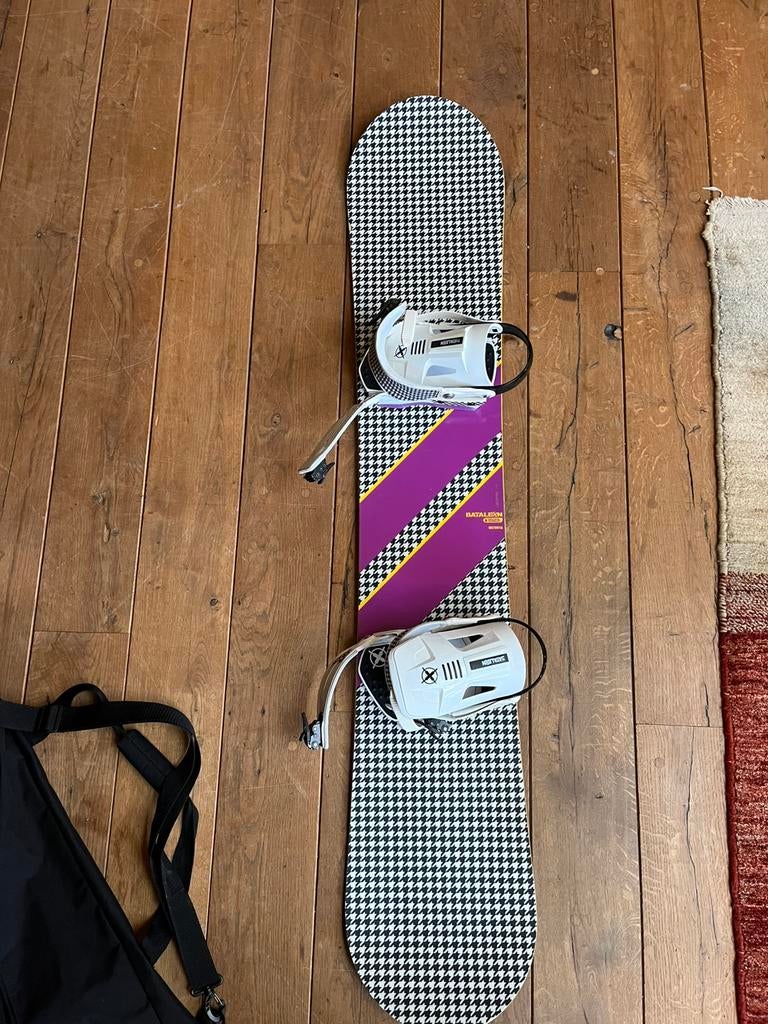 Bataleon snowboard met bindingen en draagtas, Sport en Fitness, Ophalen, Gebruikt, Board