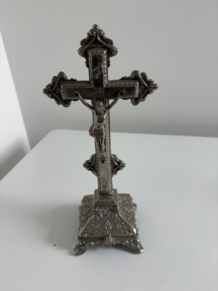 Antiek Staand Kruisbeeld - Verzilverd Metaal - Neogotische, Antiquités & Art, Enlèvement