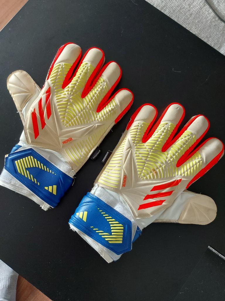 Keeper handschoenen - Adidas PREDATOR (maat 9.5), Sport en Fitness, Voetbal, Maat M, Ophalen of Verzenden, Zo goed als nieuw, Handschoenen