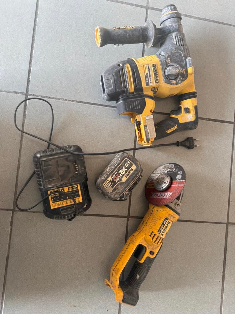 Dewalt klopboormachine en slijpmachine baterij en oplader, Klopboormechanisme, Ophalen, Boormachine, Gebruikt