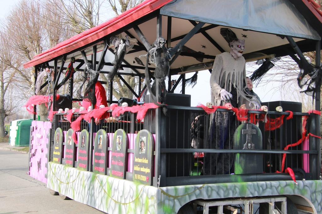 Carnavalswagen, Ophalen