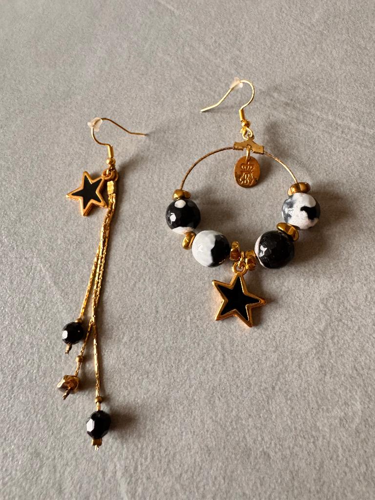 Boucles d’oreilles dépareillées les blondinettes, Handtassen en Accessoires, Oorbellen, Ophalen, Zo goed als nieuw, Zwart, Hangers