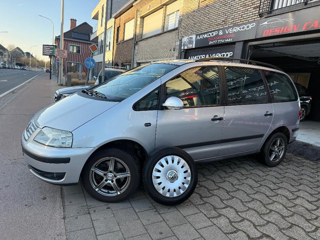 VW Sharan 2.0Essence 74000km Car Pass 2iem Propriétaire, Autos, Argent ou Gris, Achat, Entreprise, 5 portes