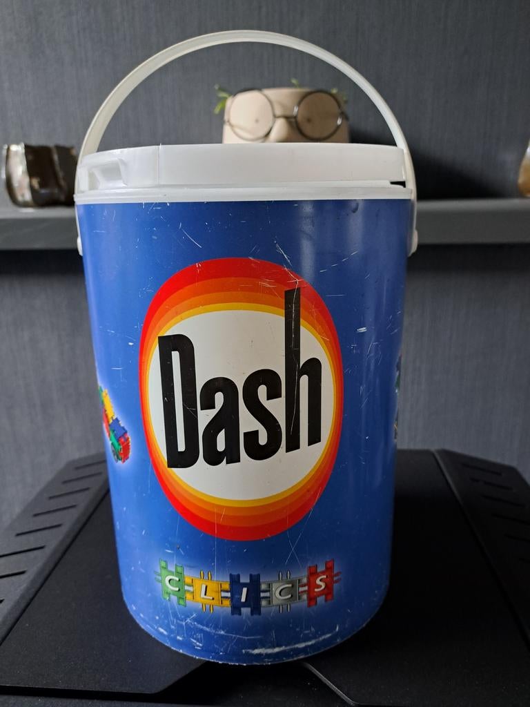 Vintage vat van DASH
Het is leeg, de spellen zijn er niet me