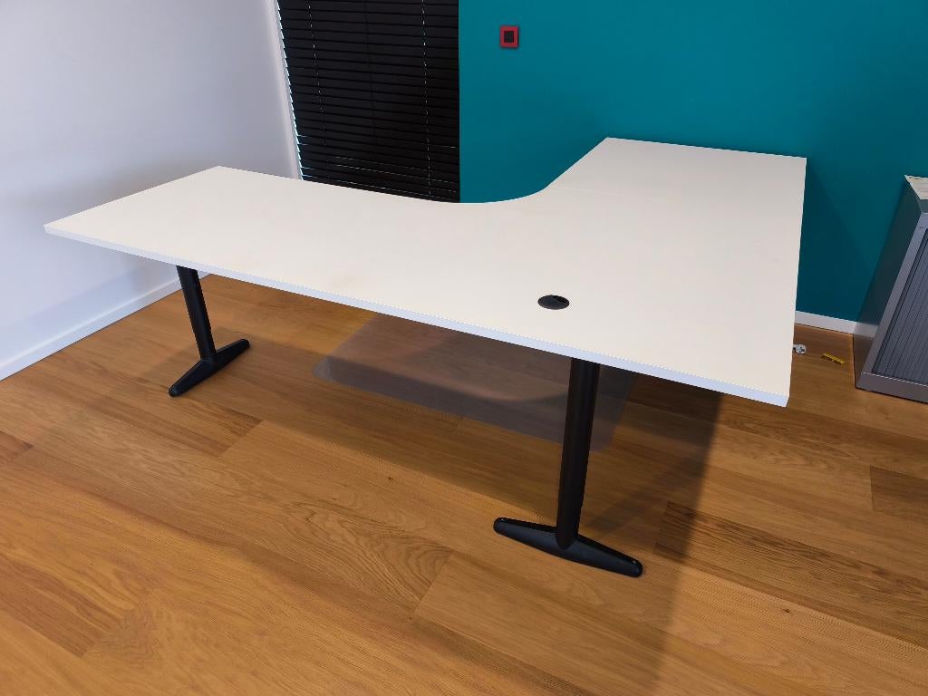 Bureau hoek, wit, Enlèvement, Réglable en hauteur, Comme neuf