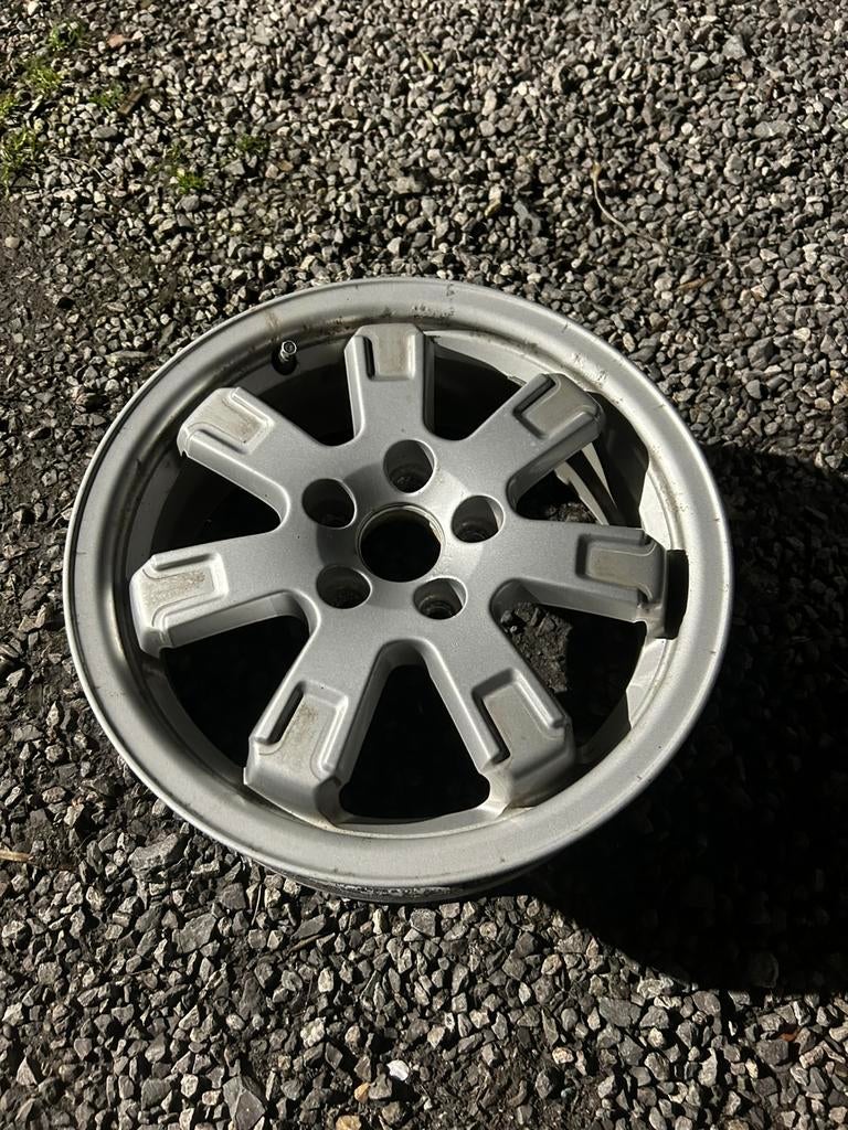 4 aluminium velgen met wieldoppen vw Audi seat Skoda 15", Ophalen, Zo goed als nieuw