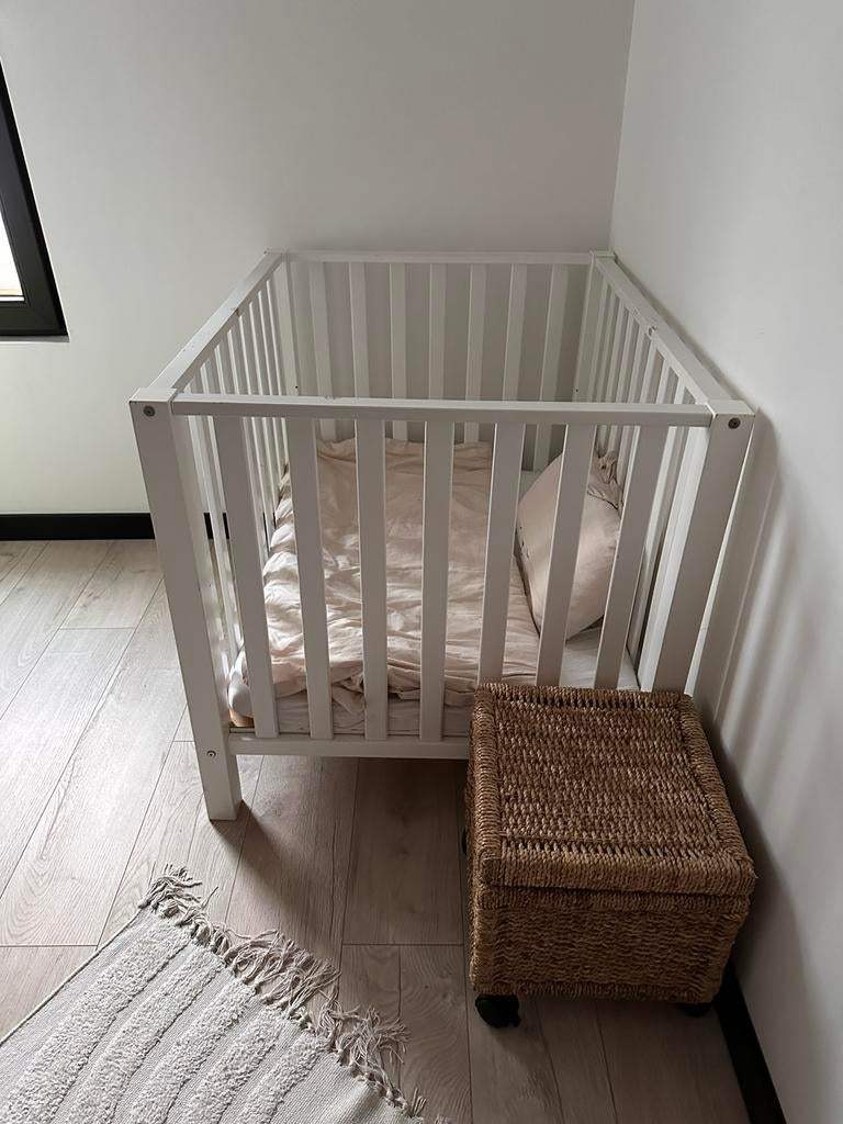 Parc pour bébés+matelas +couette+2 ensembles de couettes h&m, Enfants & Bébés, Parcs, Enlèvement, Utilisé, Rectangulaire, Réglable en hauteur