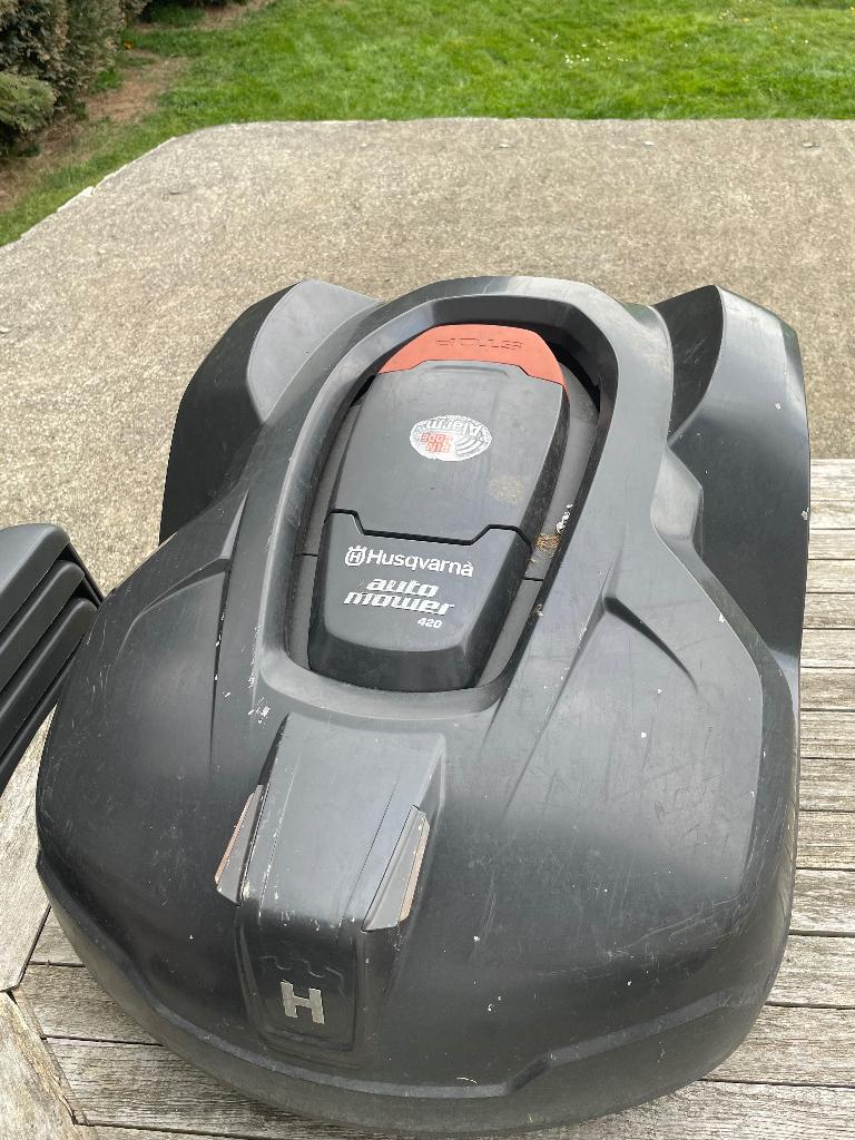 Robot tondeuse Husqvarna 420 2 batteries originales neuves, Jardin & Terrasse, Enlèvement, Utilisé, Husqvarna